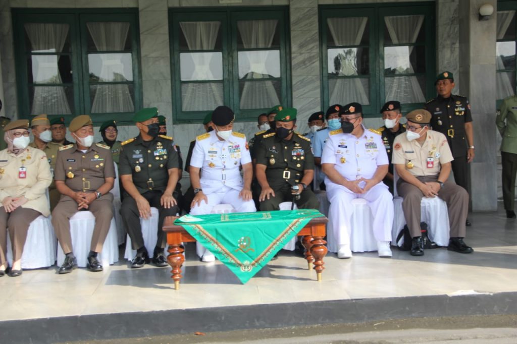 Rektor Unhan RI Resmi Menutup Pendidikan Dasar Militer Chandradimuka