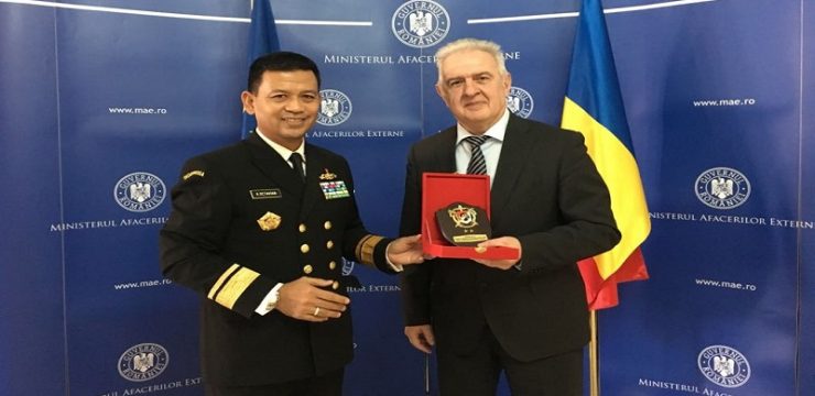 Dekan FMP Unhan Berikan Kuliah Umum di Rumania National Defence University