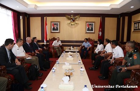 Unhan Menerima Kunjungan Delegasi Polandia