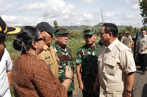 Rektor Unhan RI dampingi Menhan RI Meninjau Kegiatan Pengairan Lahan Pertanian di Desa Banyusoco Gunung Kidul Yogyakarta