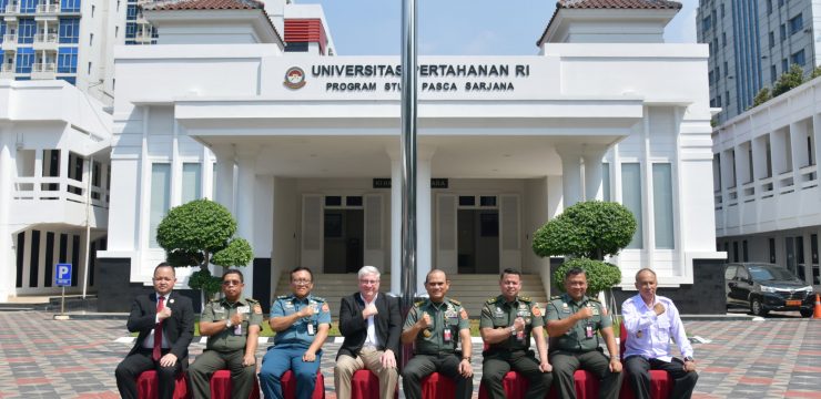 Rektor Unhan RI Menerima Kunjungan Courtesy Call Dosen U.S. Army War College Prof. Antulio Echevarria.