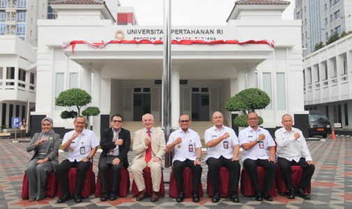 Plt.Rektor Unhan RI Menerima Kunjungan Courtesy Call Profesor Sir Hew Francis Anthony Strachan, Profesor Chichele dalam Sejarah Perang, Universitas Oxford, Inggris.