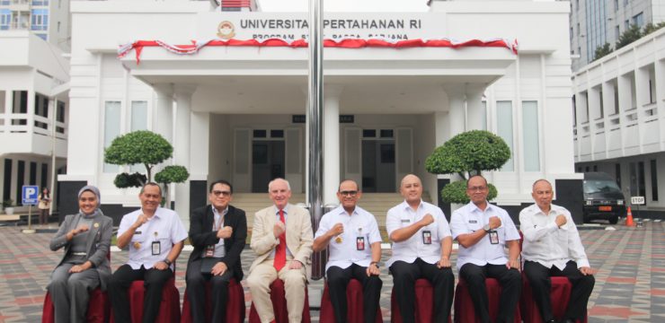 Plt.Rektor Unhan RI Menerima Kunjungan Courtesy Call Profesor Sir Hew Francis Anthony Strachan, Profesor Chichele dalam Sejarah Perang, Universitas Oxford, Inggris.