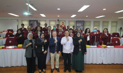 Kuliah Offline di Mahasiswa Program Studi Strategi Perang Semesta Unhan RI Hadirkan Prof. Michael Rainsborough dari Australian War College.