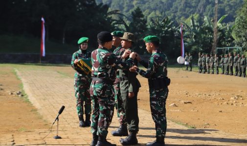 Rektor Unhan RI Menutup Pendidikan Latihan Dasar Bela Negara Bagi Mahasiswa Baru Program Pascasarjana Unhan RI TA.202