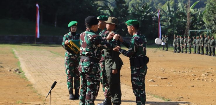 Rektor Unhan RI Menutup Pendidikan Latihan Dasar Bela Negara Bagi Mahasiswa Baru Program Pascasarjana Unhan RI TA.202