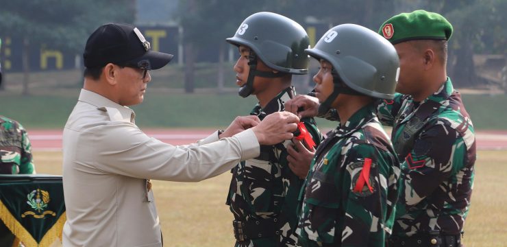 Plt. Rektor Unhan RI Menutup Diksarmil Chandradimuka Kadet Mahasiswa S-1 Unhan RI di Akmil Magelang