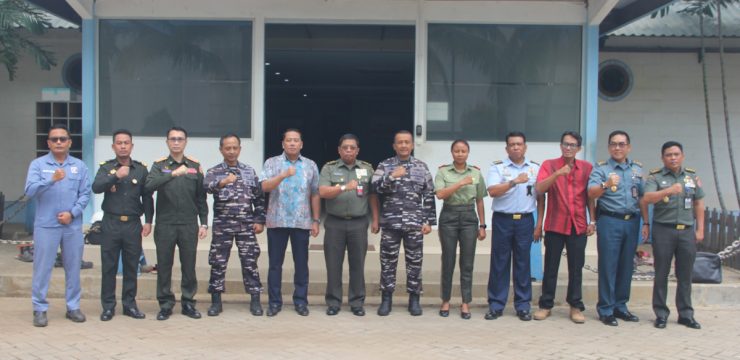 Wakil Rektor Bidang Kerja Sama, Kelembagaan, Inovasi, dan Teknologi Unhan RI, Unhan RI Dampingi Mahasiswa Internasional Unhan RI dalam Kunjungan ke Galangan Kapal PT. CMS: Sinergi Industry-Academia di Sektor Pertahanan