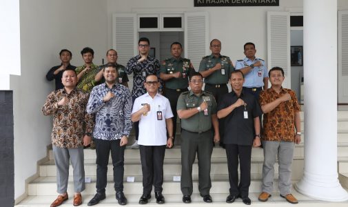 Rektor Unhan RI Bersama Direktur Eksekutif IFSR Tandatangani Kerja Sama Curriculum Development Sarjana Penggerak Pembangunan Indonesia. 