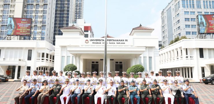 Rektor Unhan RI Letnan Jenderal TNI (Purn.) Jonni Mahroza, S.I.P., M.A., M.Sc., Ph.D., Menerima Kunjungan Kehormatan Commander of the Royal Canadian Navy, Vice Admiral Angus Topshee, CMM, MSM, CD.